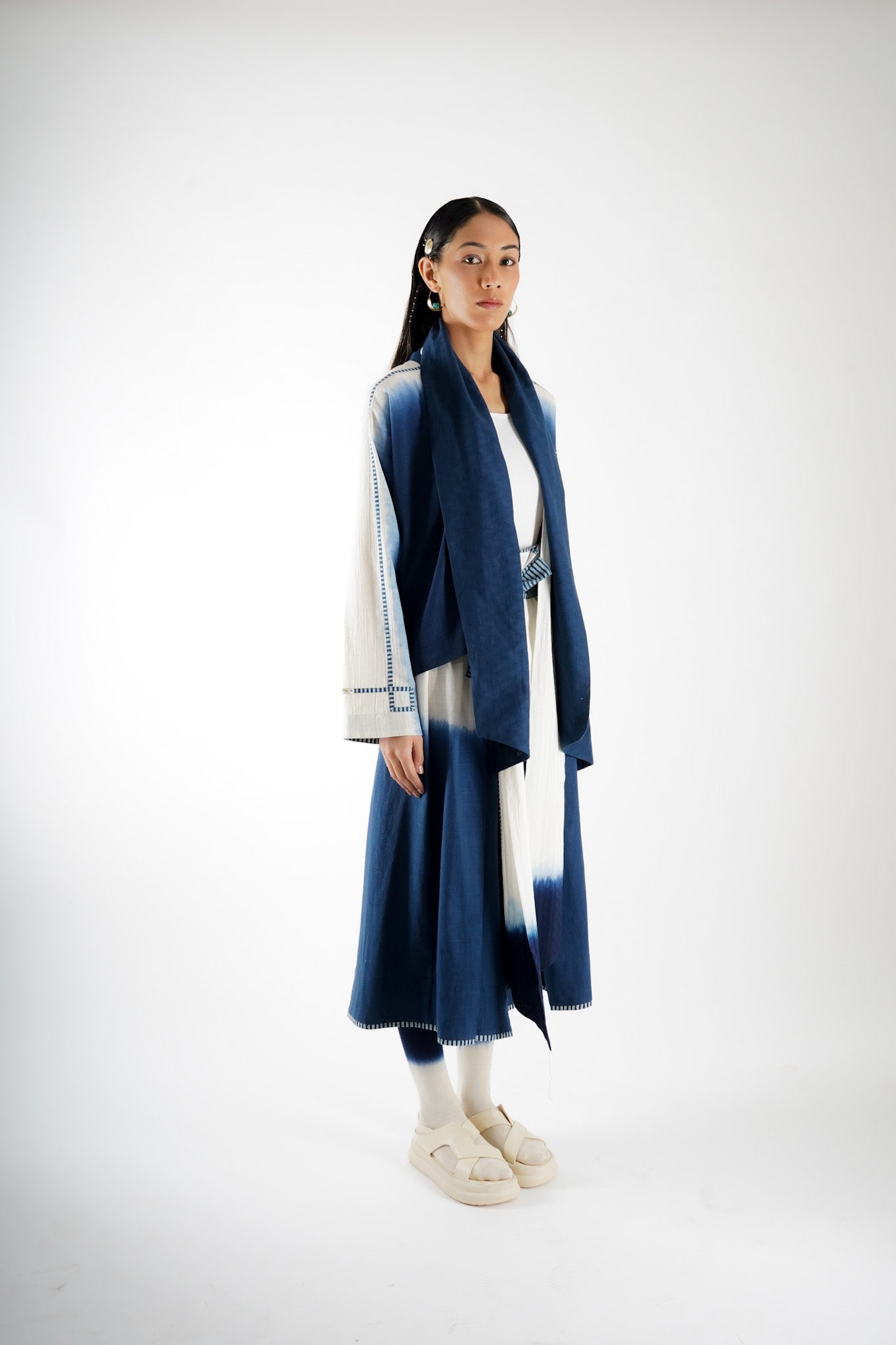 Slit T-len | Top With Tie