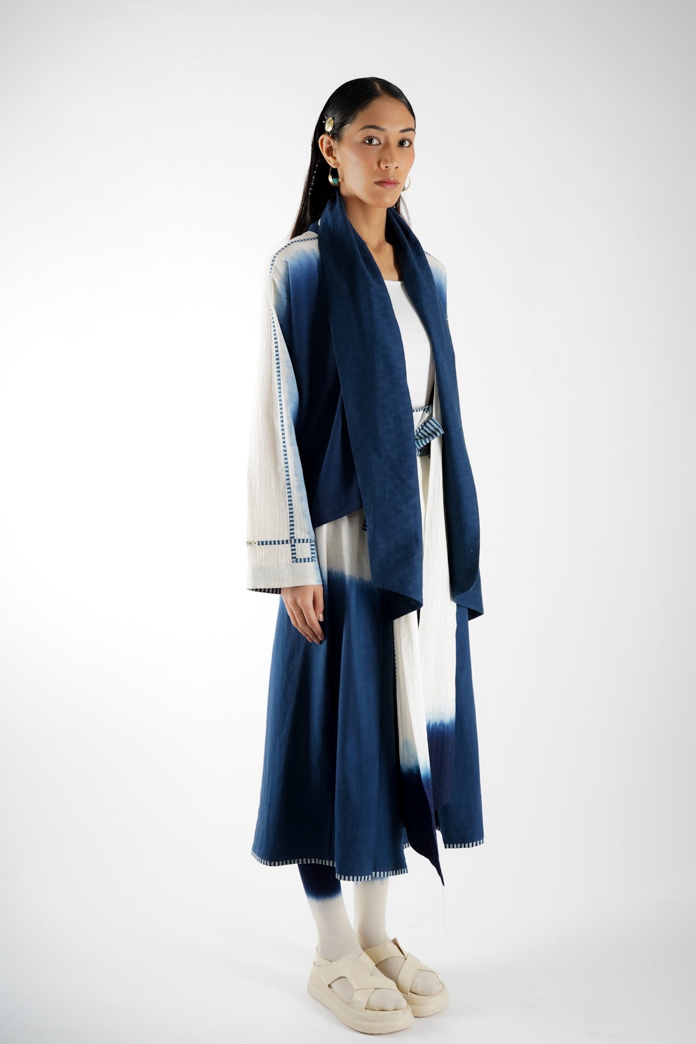 Slit T-len | Top With Tie