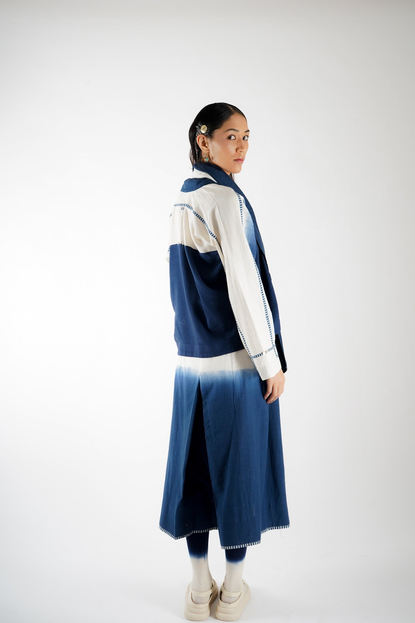 Slit T-len | Top With Tie