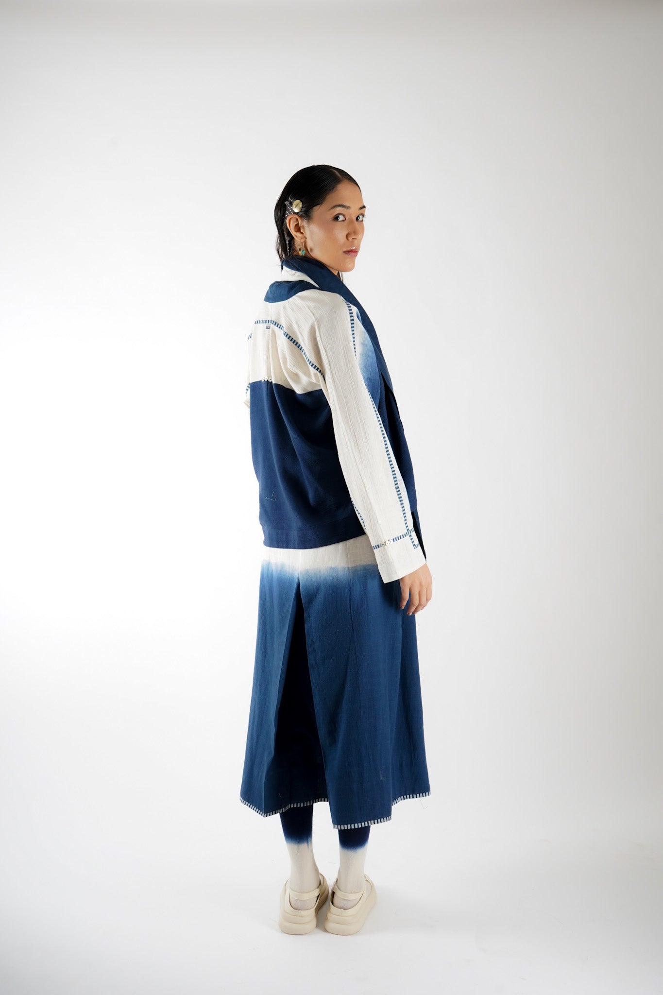 Slit T-len | Top With Tie