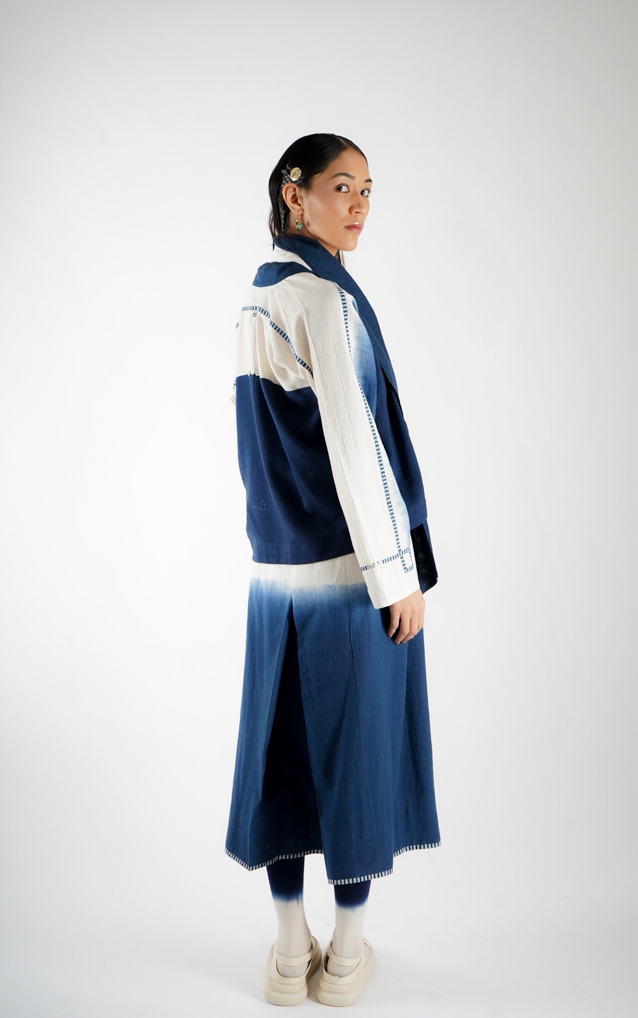 Slit T-len | Top With Tie