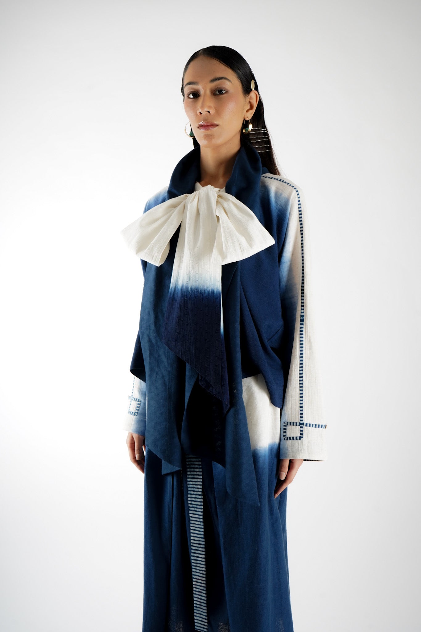Slit T-len | Top With Tie