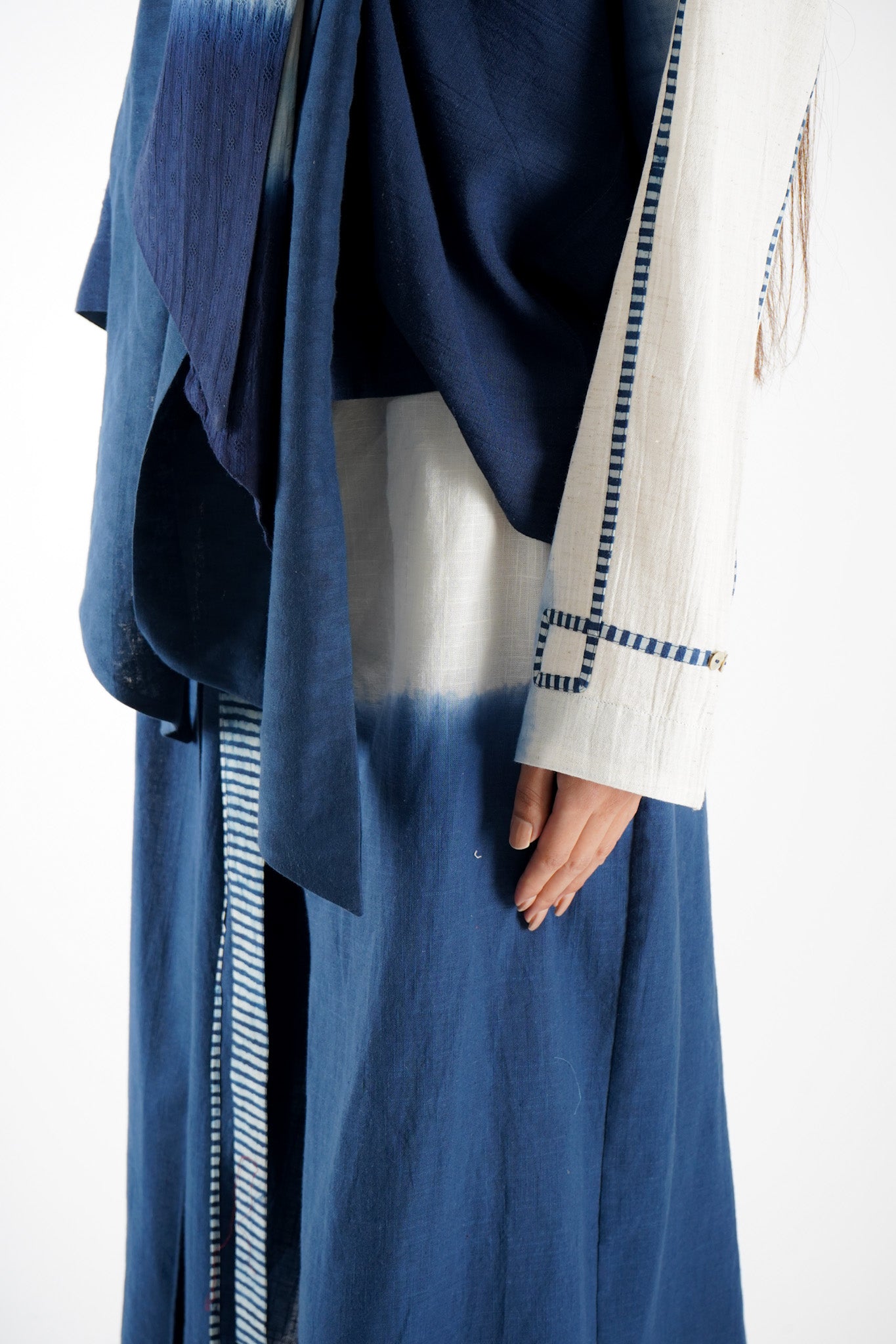 Slit T-len | Top With Tie