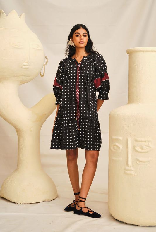 Pipli  | Appliqué Shift Dress